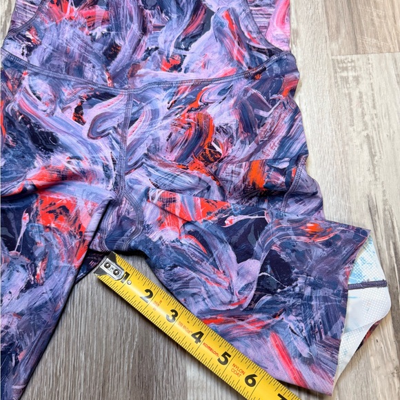 Lululemon Abstract Patterned Shorts - Picture 5 of 7